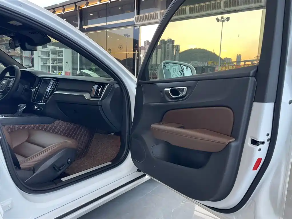 Volvo Volvo S60 2020 T4 R-Design 2020 - thumbnail 16