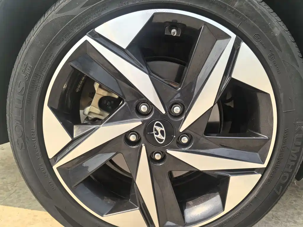 Hyundai Hyundai Elantra 2021 1.5L CVT LUX Premium Edition 2021 - thumbnail 4