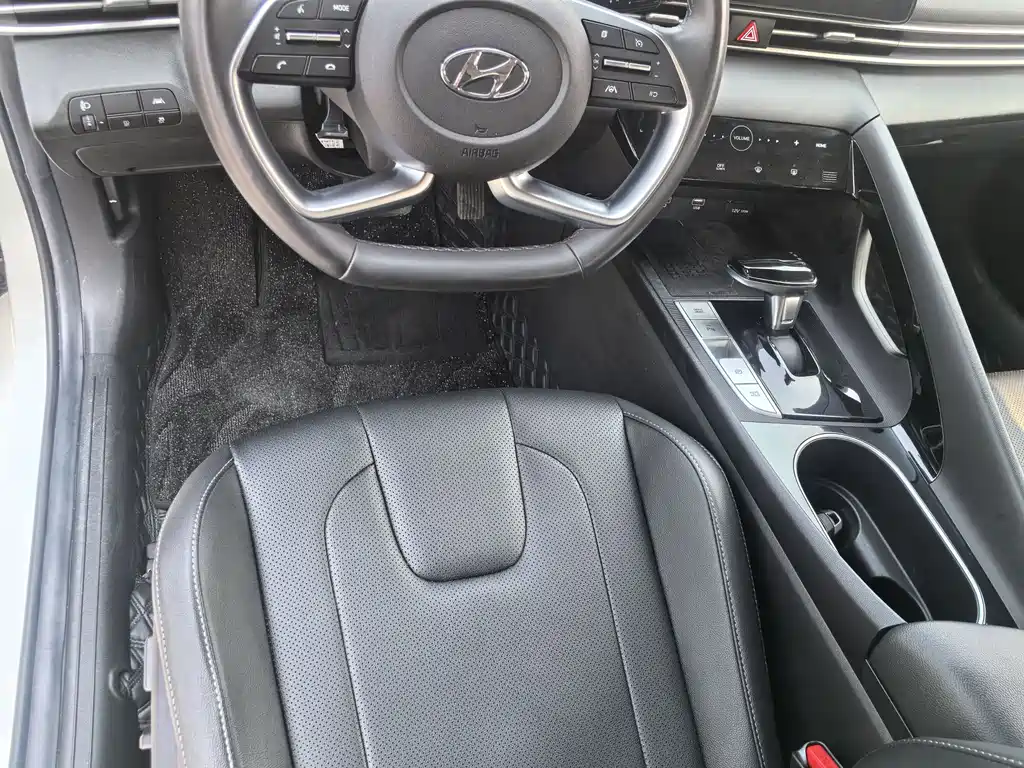 Hyundai Hyundai Elantra 2021 1.5L CVT LUX Premium Edition 2021 - thumbnail 6