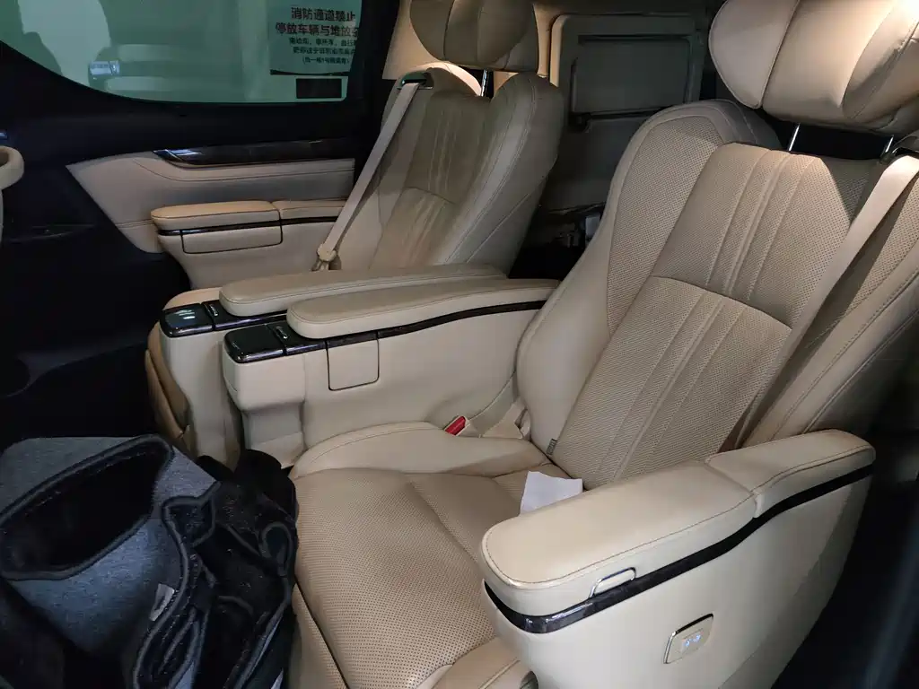 Toyota Alphard 2020 Model Hybrid 2.5L Executive Version 2020 - thumbnail 4