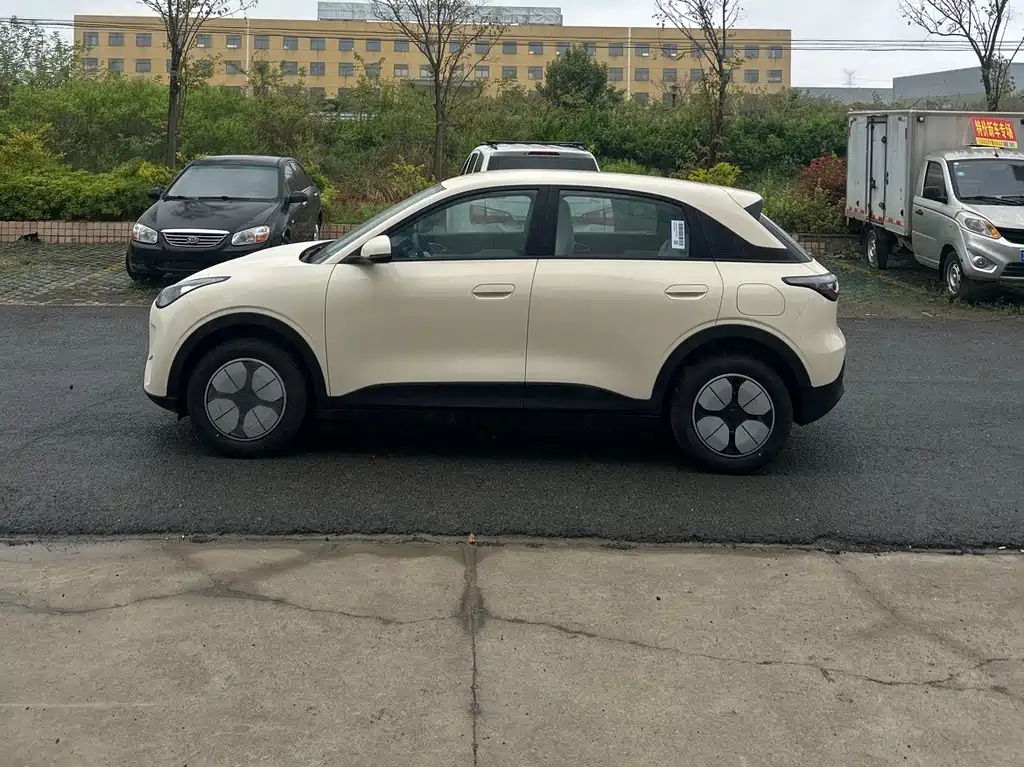 Geely Galaxy Starwish 2026 410km Zizai Edition 2026 - thumbnail 3