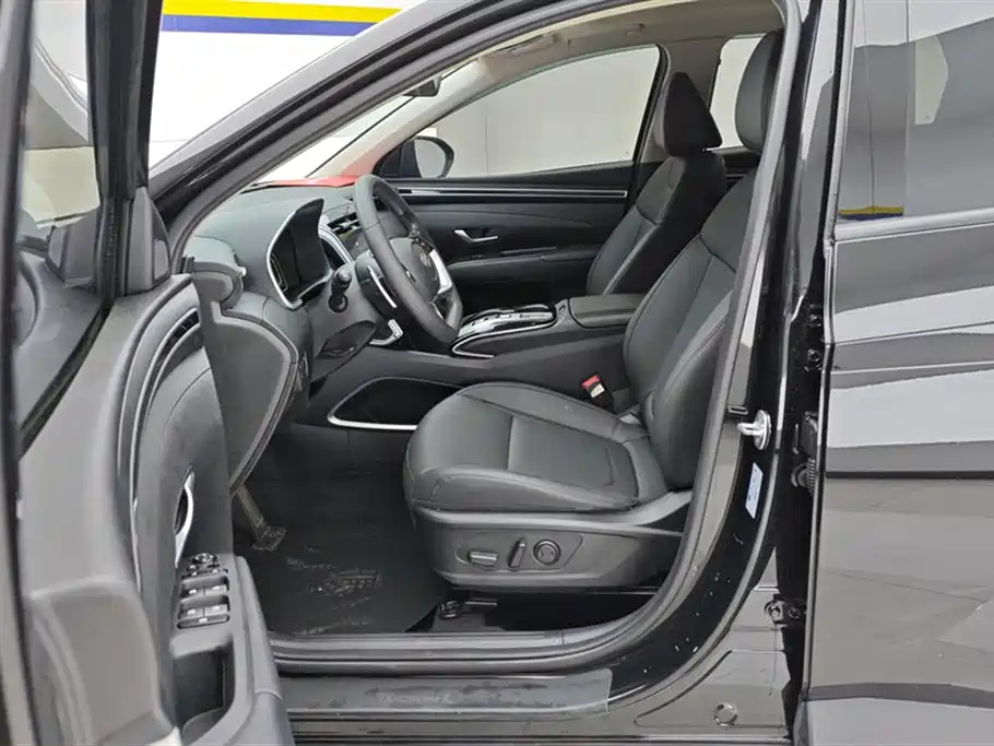 Hyundai Tucson L 1.5T 2WD GLX Elite 2023 - thumbnail 9