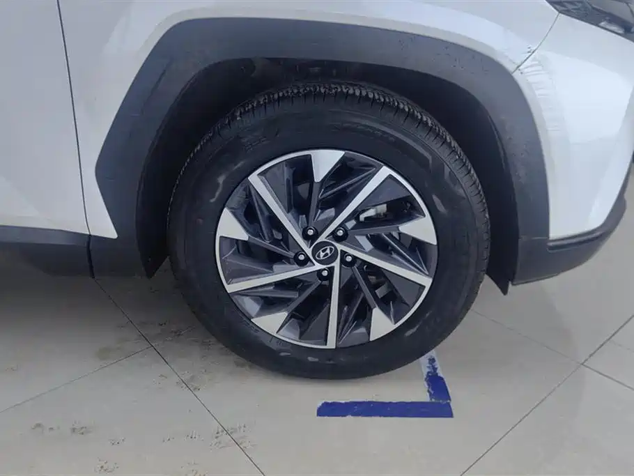 Hyundai Tucson L 1.5T 2WD GLX Elite 2023 - thumbnail 6