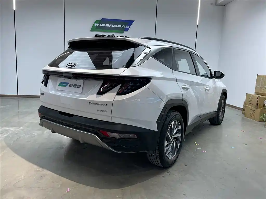 Hyundai Tucson L 1.5T 2WD GLX Elite 2023 - thumbnail 4