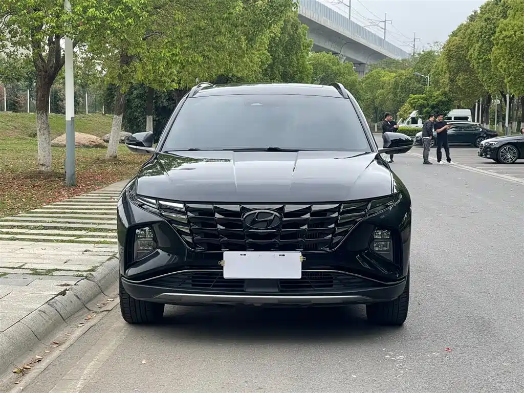 Hyundai Tucson L 1.5T 2WD DLX Luxury 2023 - thumbnail 3