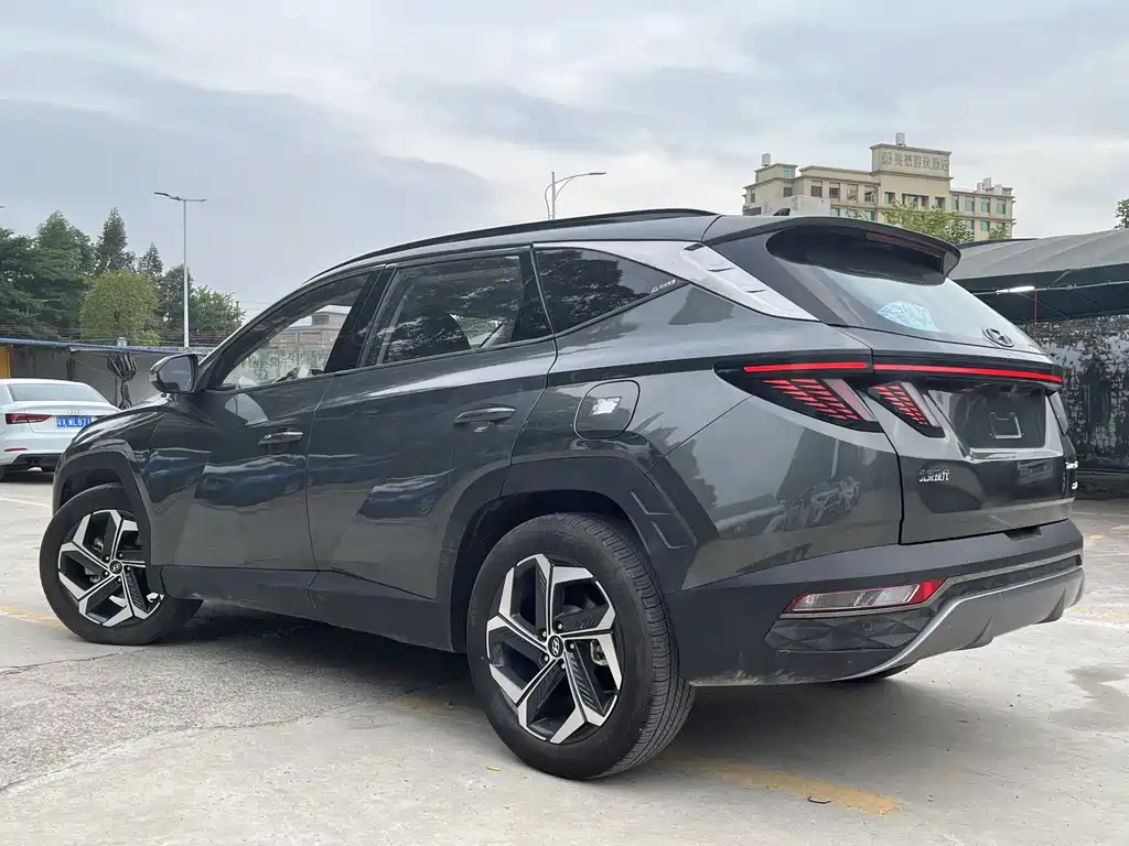 Hyundai Tucson L 1.5T 2WD DLX Luxury 2024 - thumbnail 4
