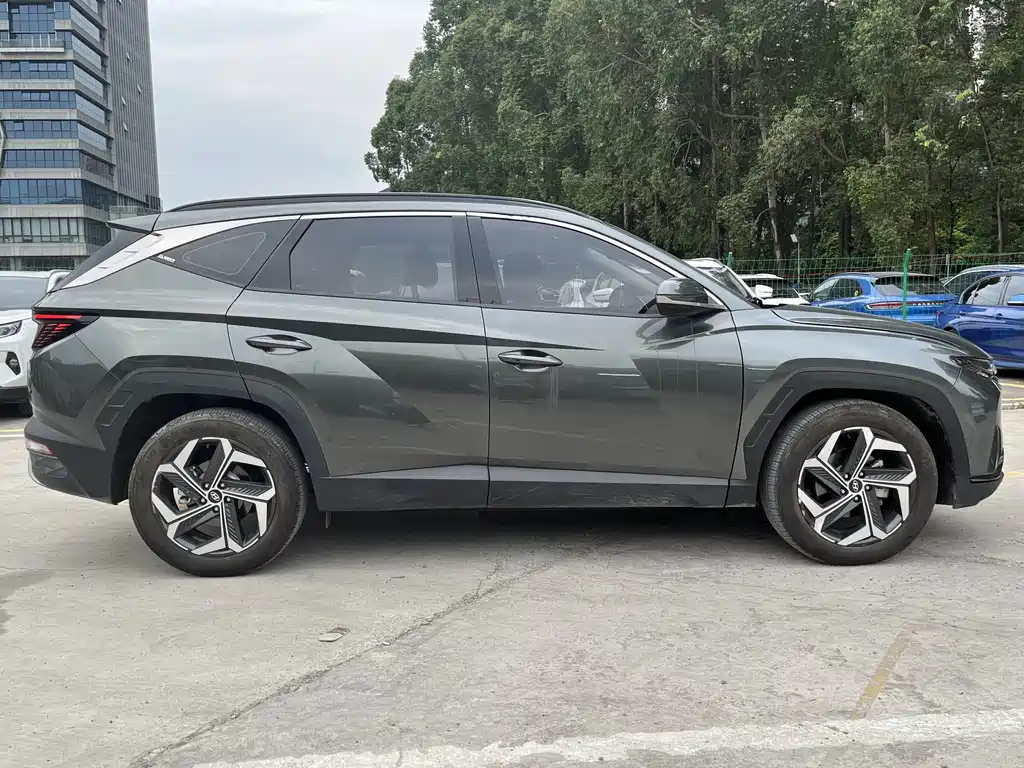 Hyundai Tucson L 1.5T 2WD DLX Luxury 2024 - thumbnail 7