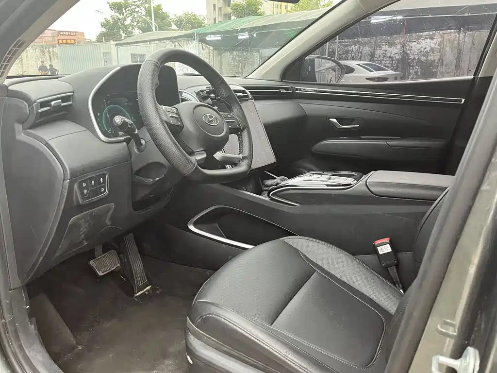 Hyundai Tucson L 1.5T 2WD DLX Luxury 2024 - thumbnail 9