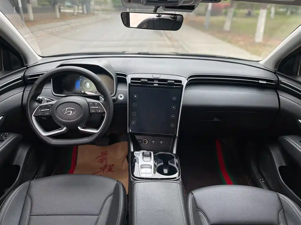 Hyundai Tucson L 1.5T 2WD DLX Luxury 2023 - thumbnail 16