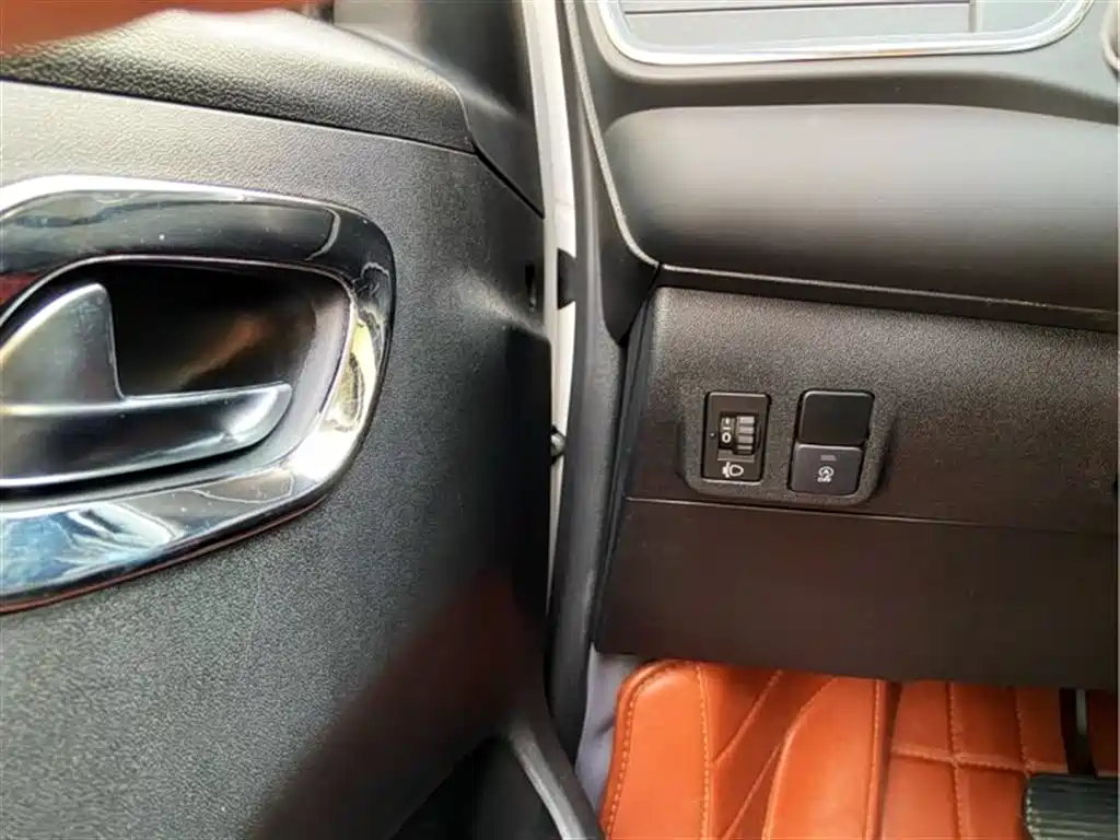 Citroen Citroën C3-XR 2015 1.6THP Automatic Flagship Edition 2015 - thumbnail 10