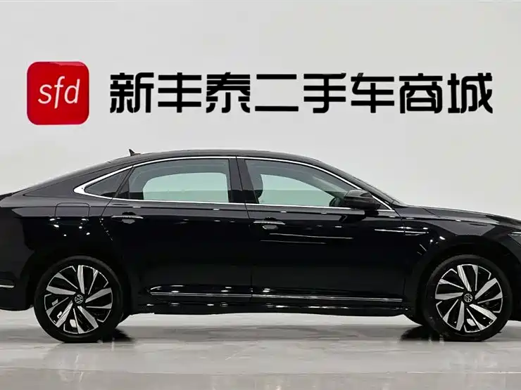 Volkswagen Passat 2023 Facelift 330TSI Luxury Edition 2023 - thumbnail 3