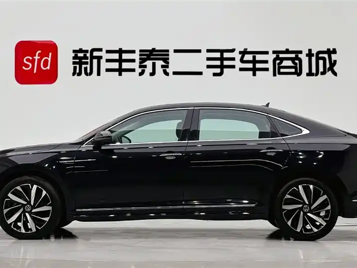 Volkswagen Passat 2023 Facelift 330TSI Luxury Edition 2023 - thumbnail 4
