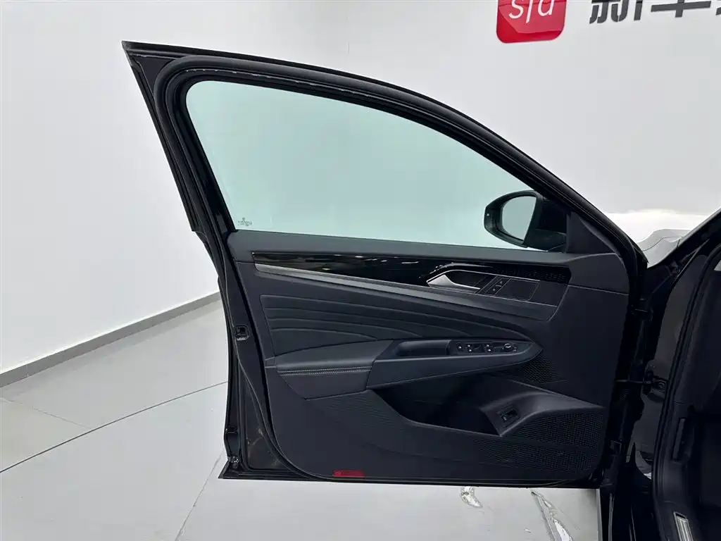 Volkswagen Passat 2023 Facelift 330TSI Luxury Edition 2023 - thumbnail 8