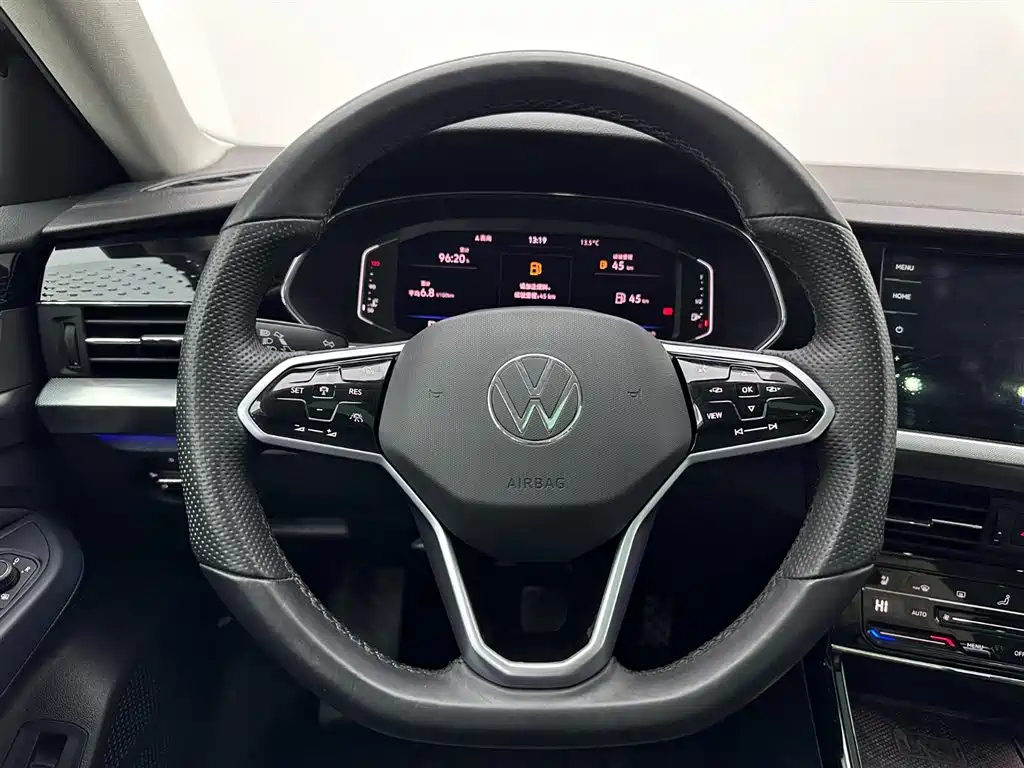Volkswagen Passat 2023 Facelift 330TSI Luxury Edition 2023 - thumbnail 9