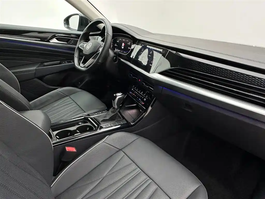 Volkswagen Passat 2023 Facelift 330TSI Luxury Edition 2023 - thumbnail 16