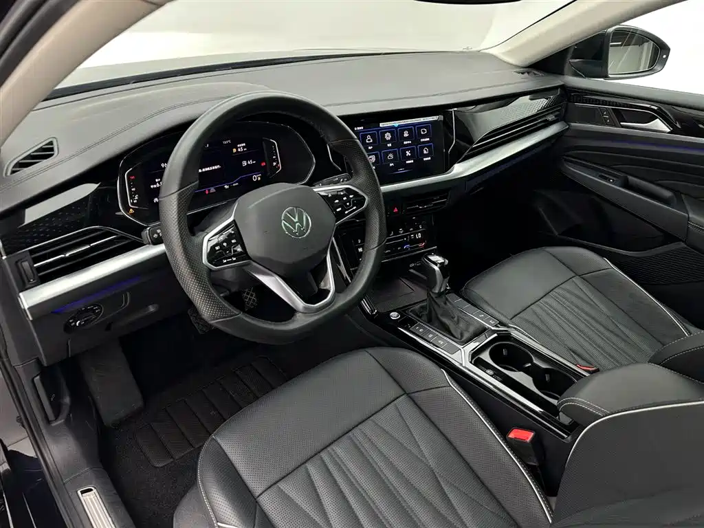 Volkswagen Passat 2023 Facelift 330TSI Luxury Edition 2023 - thumbnail 17