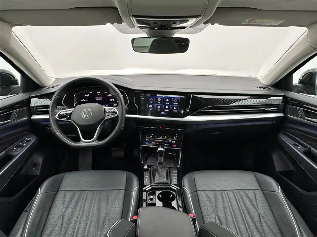 Volkswagen Passat 2023 Facelift 330TSI Luxury Edition 2023 - thumbnail 18