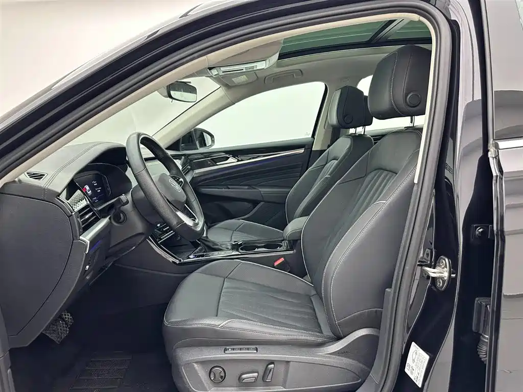 Volkswagen Passat 2023 Facelift 330TSI Luxury Edition 2023 - thumbnail 19