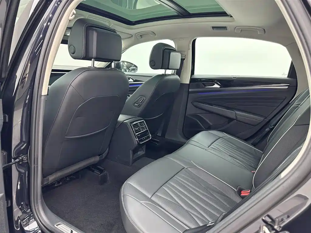Volkswagen Passat 2023 Facelift 330TSI Luxury Edition 2023 - thumbnail 21
