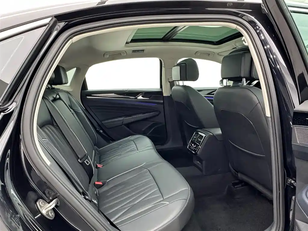 Volkswagen Passat 2023 Facelift 330TSI Luxury Edition 2023 - thumbnail 22