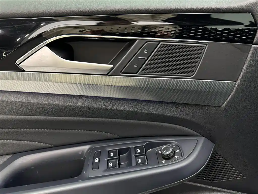 Volkswagen Passat 2023 Facelift 330TSI Luxury Edition 2023 - thumbnail 23