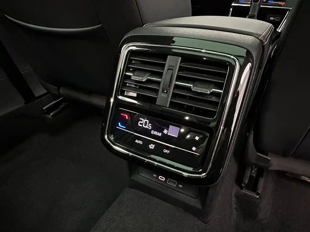 Volkswagen Passat 2023 Facelift 330TSI Luxury Edition 2023 - thumbnail 25