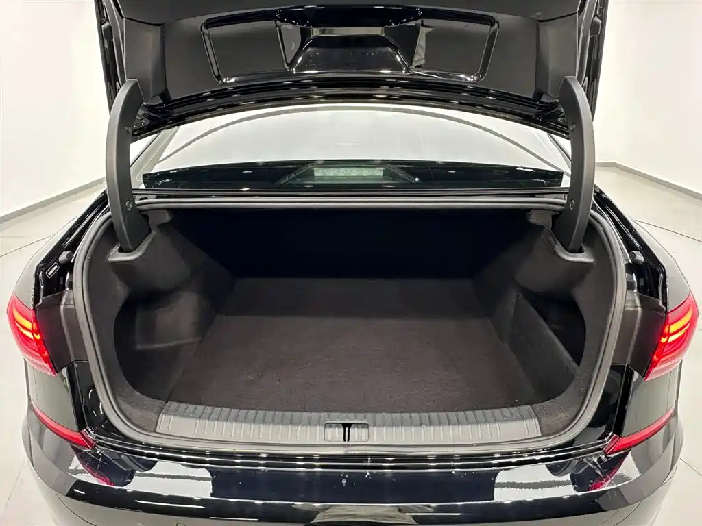 Volkswagen Passat 2023 Facelift 330TSI Luxury Edition 2023 - thumbnail 28