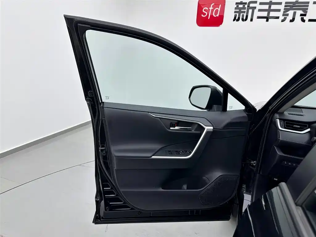 Toyota RAV4 2023 2.0L CVT 2WD Fashion Plus Edition 2024 - thumbnail 8