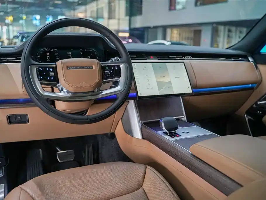 Land Rover Range Rover 2025 3.0 L6 400PS Vogue Long Wheelbase 2025 - thumbnail 2