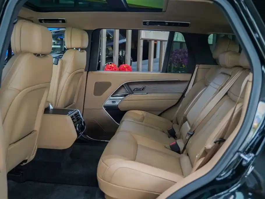 Land Rover Range Rover 2025 3.0 L6 400PS Vogue Long Wheelbase 2025 - thumbnail 3