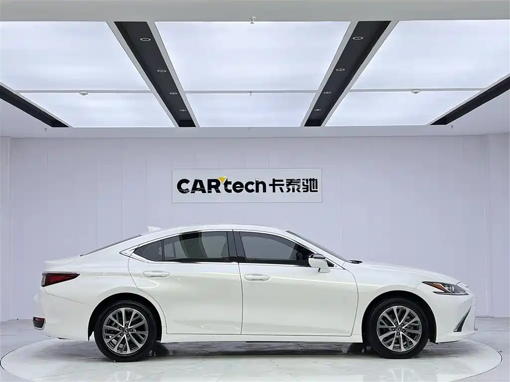 Lexus Lexus ES 2022 Model 200 Excellent Edition 2024 - thumbnail 4
