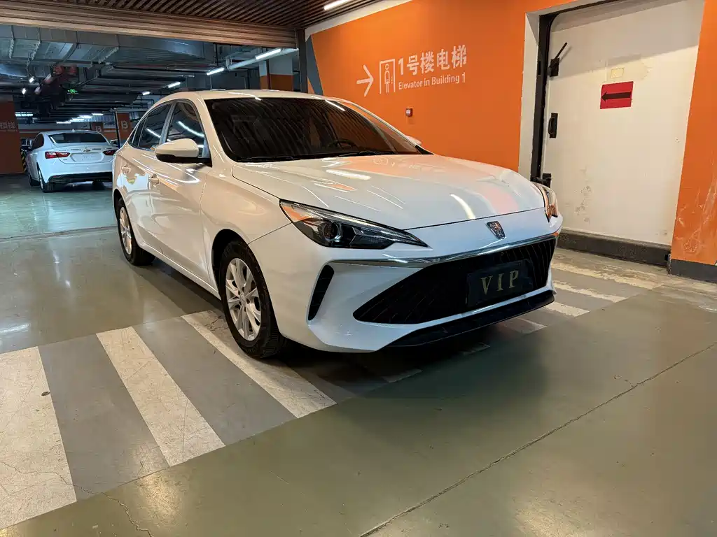 Roewe Roewe i5 2024 Model 1.5L CVT Premium Version 2024 - thumbnail 2