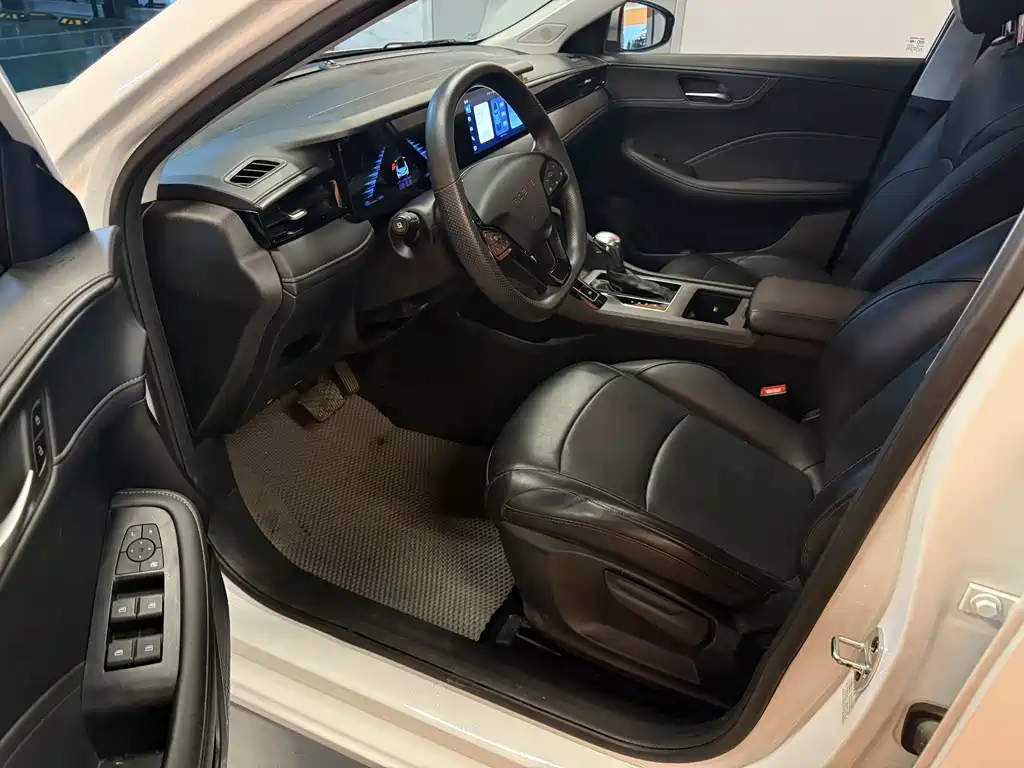 Roewe Roewe i5 2024 Model 1.5L CVT Premium Version 2024 - thumbnail 7