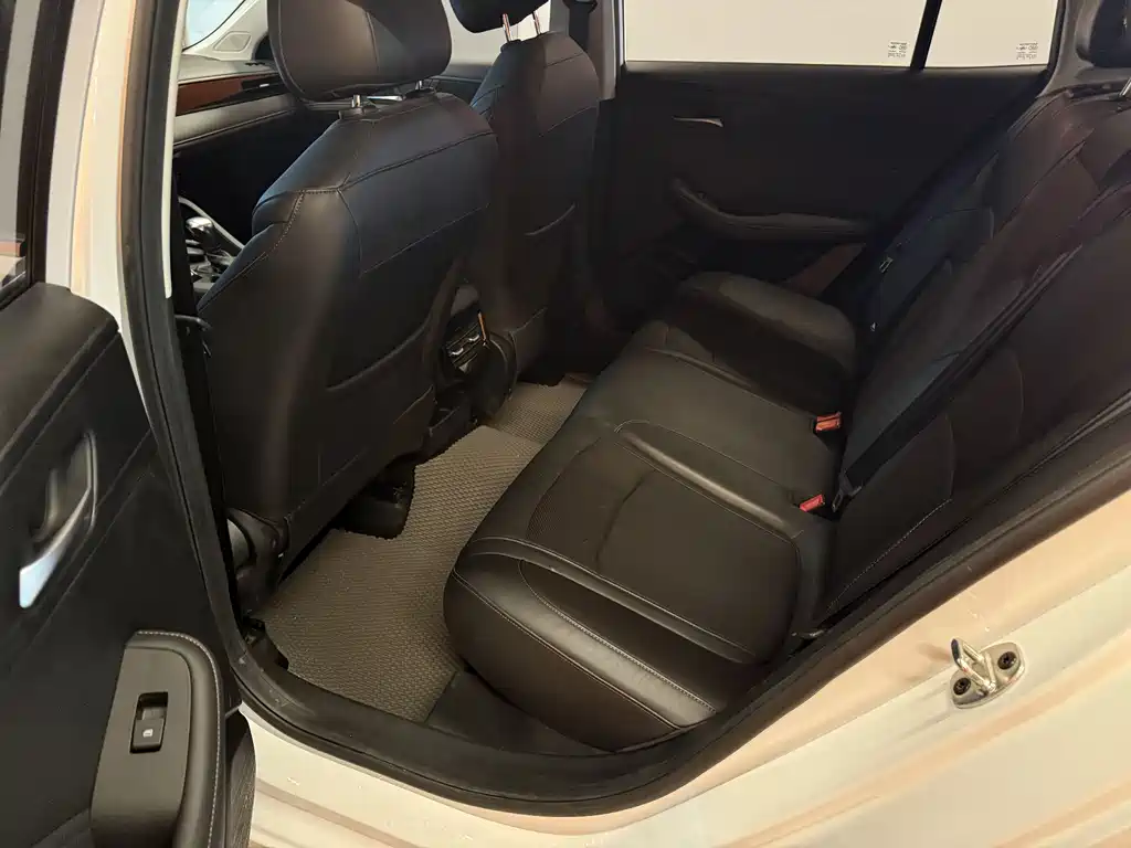 Roewe Roewe i5 2024 Model 1.5L CVT Premium Version 2024 - thumbnail 8