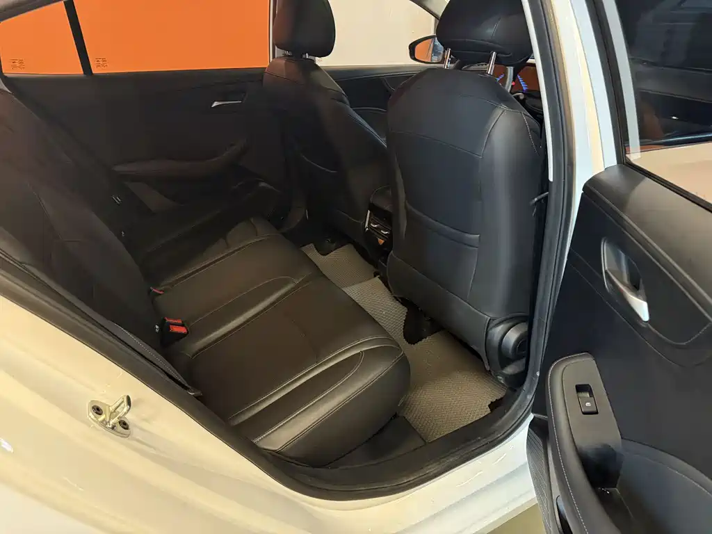 Roewe Roewe i5 2024 Model 1.5L CVT Premium Version 2024 - thumbnail 9