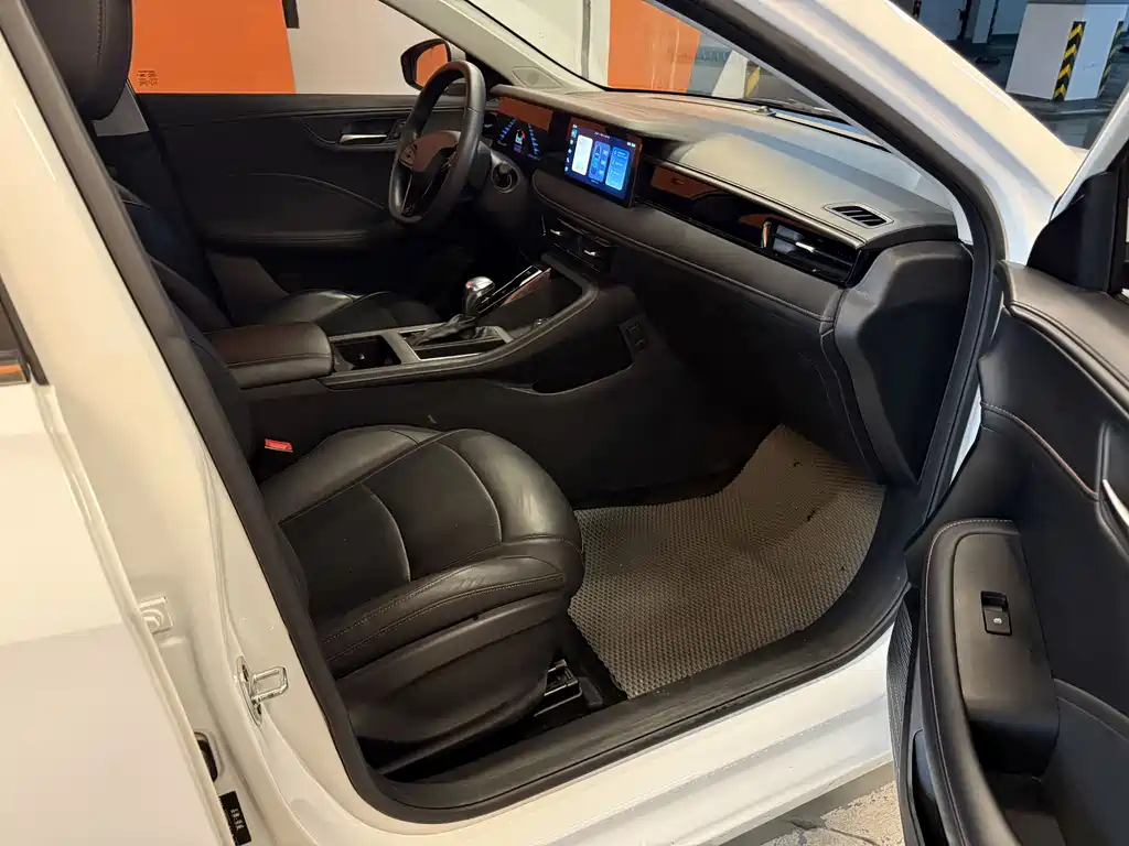 Roewe Roewe i5 2024 Model 1.5L CVT Premium Version 2024 - thumbnail 10