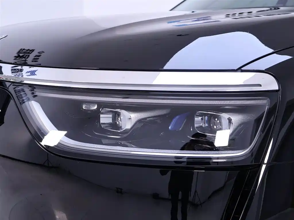 AITO AITO Aito M8 2025 Extended Range Max+ Edition 53.4kWh 6-Seat Version 192-line LiDAR 2025 - thumbnail 4