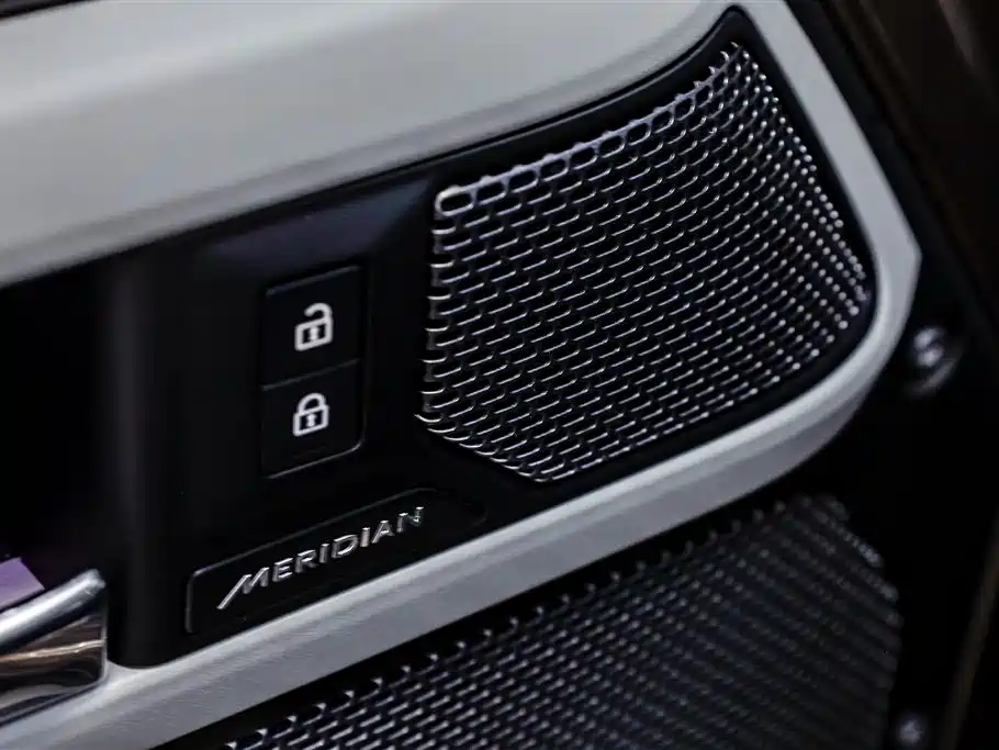 Land Rover Land Rover Defender 2023 Model Year Facelift 90 3.0T P400 X 2023 - thumbnail 25