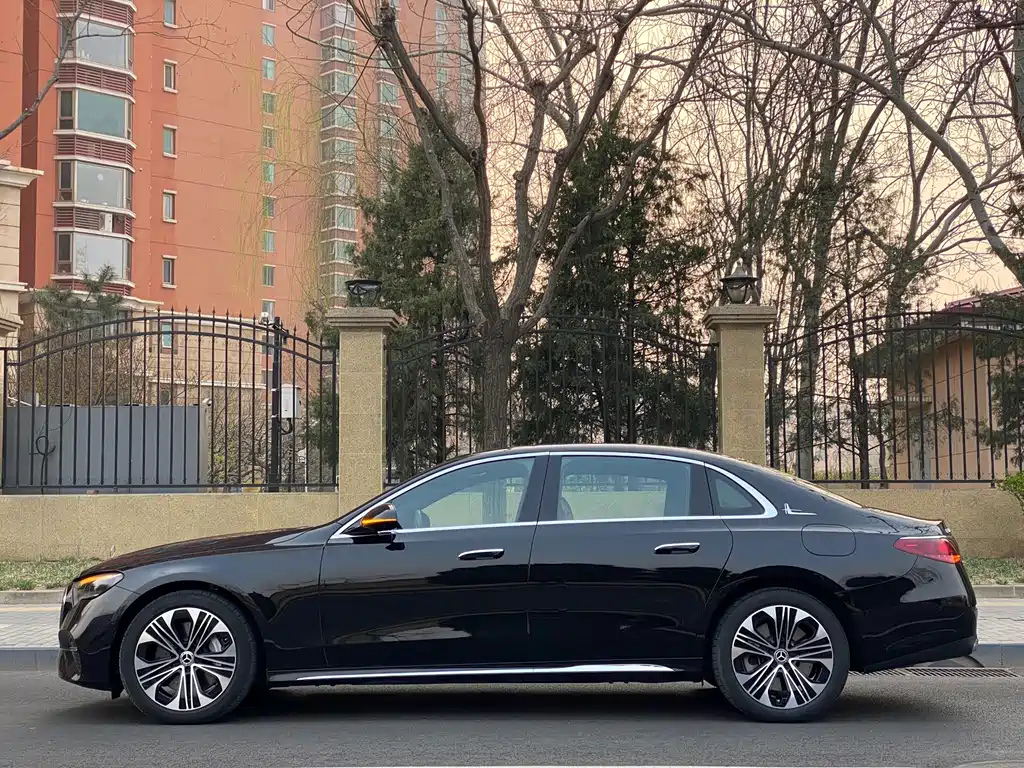 Mercedes-Benz Mercedes-Benz E-Class 2024 E 350 e L Plug-in Hybrid Sedan 2024 - thumbnail 2