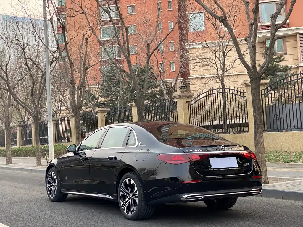 Mercedes-Benz Mercedes-Benz E-Class 2024 E 350 e L Plug-in Hybrid Sedan 2024 - thumbnail 3