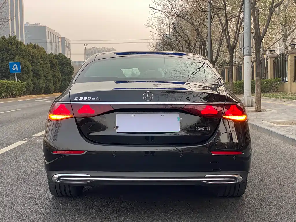 Mercedes-Benz Mercedes-Benz E-Class 2024 E 350 e L Plug-in Hybrid Sedan 2024 - thumbnail 4