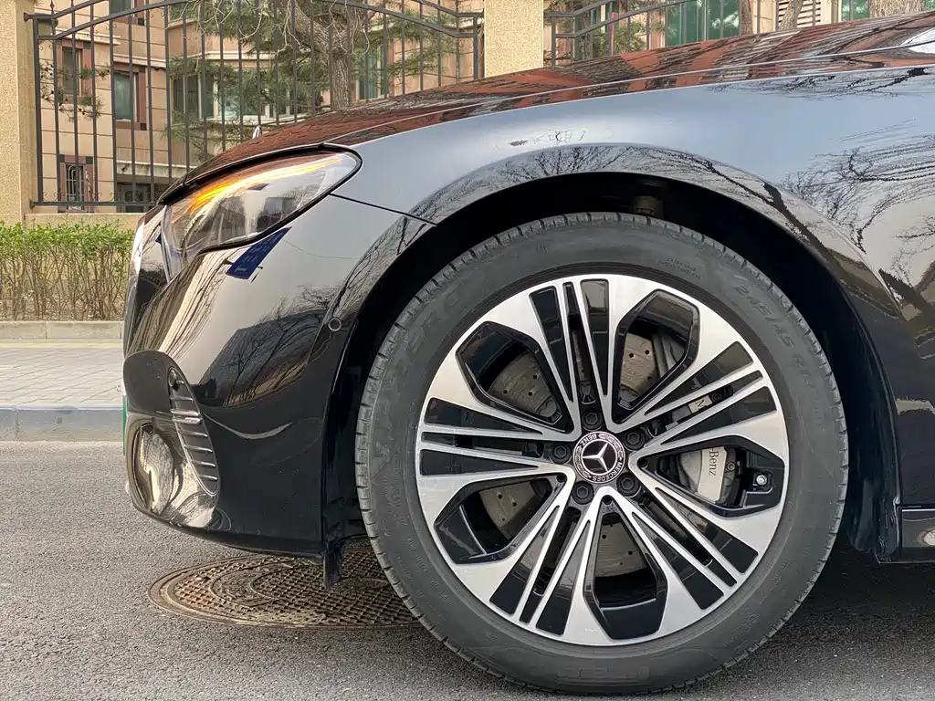 Mercedes-Benz Mercedes-Benz E-Class 2024 E 350 e L Plug-in Hybrid Sedan 2024 - thumbnail 5