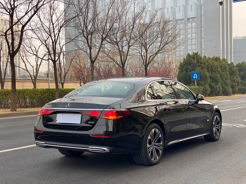 Mercedes-Benz Mercedes-Benz E-Class 2024 E 350 e L Plug-in Hybrid Sedan 2024 - thumbnail 8