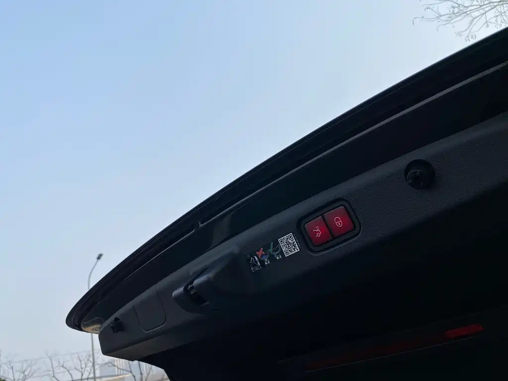 Mercedes-Benz Mercedes-Benz E-Class 2024 E 350 e L Plug-in Hybrid Sedan 2024 - thumbnail 15