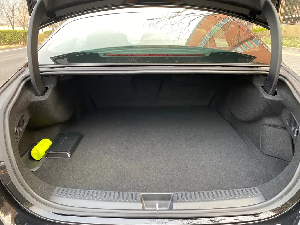 Mercedes-Benz Mercedes-Benz E-Class 2024 E 350 e L Plug-in Hybrid Sedan 2024 - thumbnail 16
