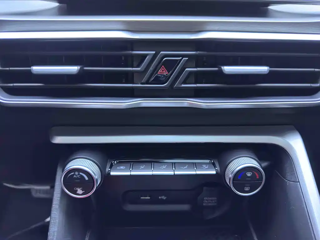 Geely Auto Geely Binyue 2021 1.4T DCT Platinum Edition 2022 - thumbnail 18