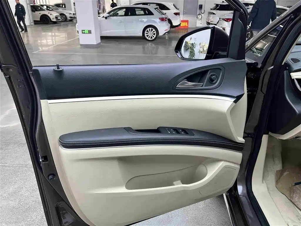 Buick Buick GL8 2023 Land Business Class Luxury Edition 2025 - thumbnail 7