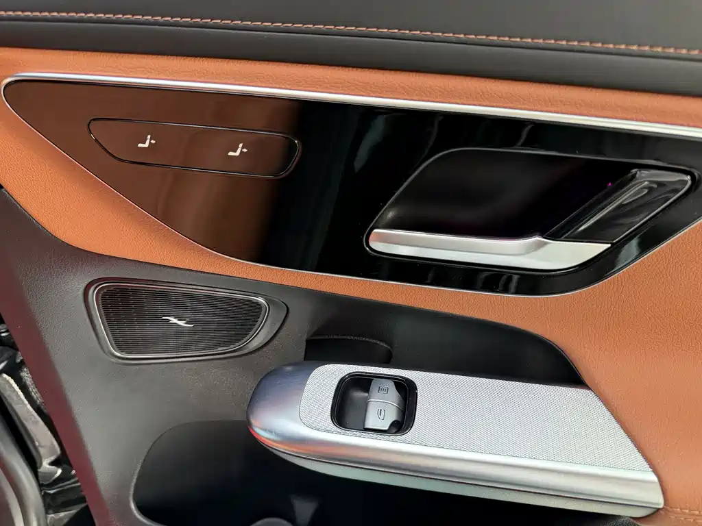 Mercedes-Benz Mercedes-Benz GLC 2023 GLC 260 L 4MATIC Luxury 7-seat 2023 - thumbnail 10