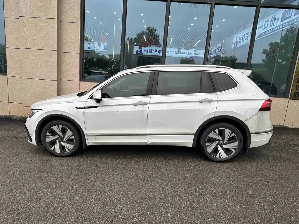 Volkswagen Volkswagen Tiguan L 2023 330TSI Automatic 2WD R-Line Premium Edition 2023 - thumbnail 2