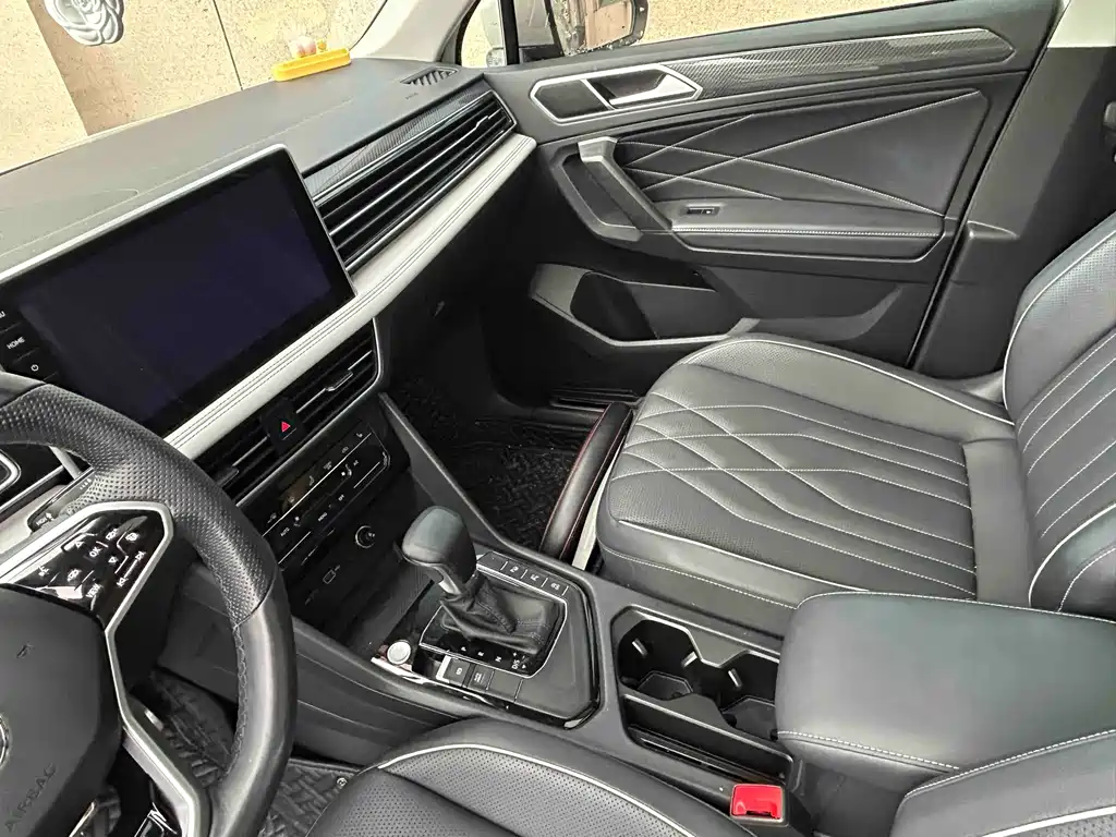 Volkswagen Volkswagen Tiguan L 2023 330TSI Automatic 2WD R-Line Premium Edition 2023 - thumbnail 4